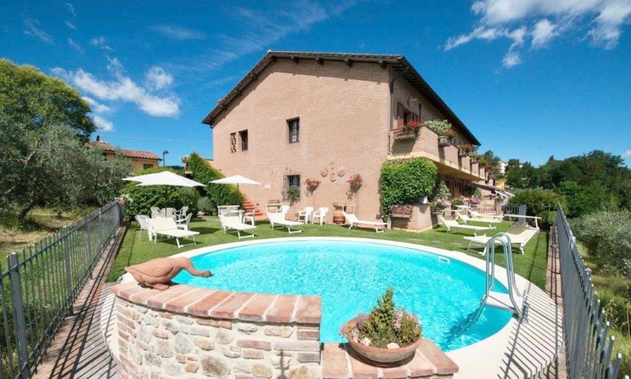 Aparthotel Casa Vacanze Con Piscina A San Gimignano Exterior foto