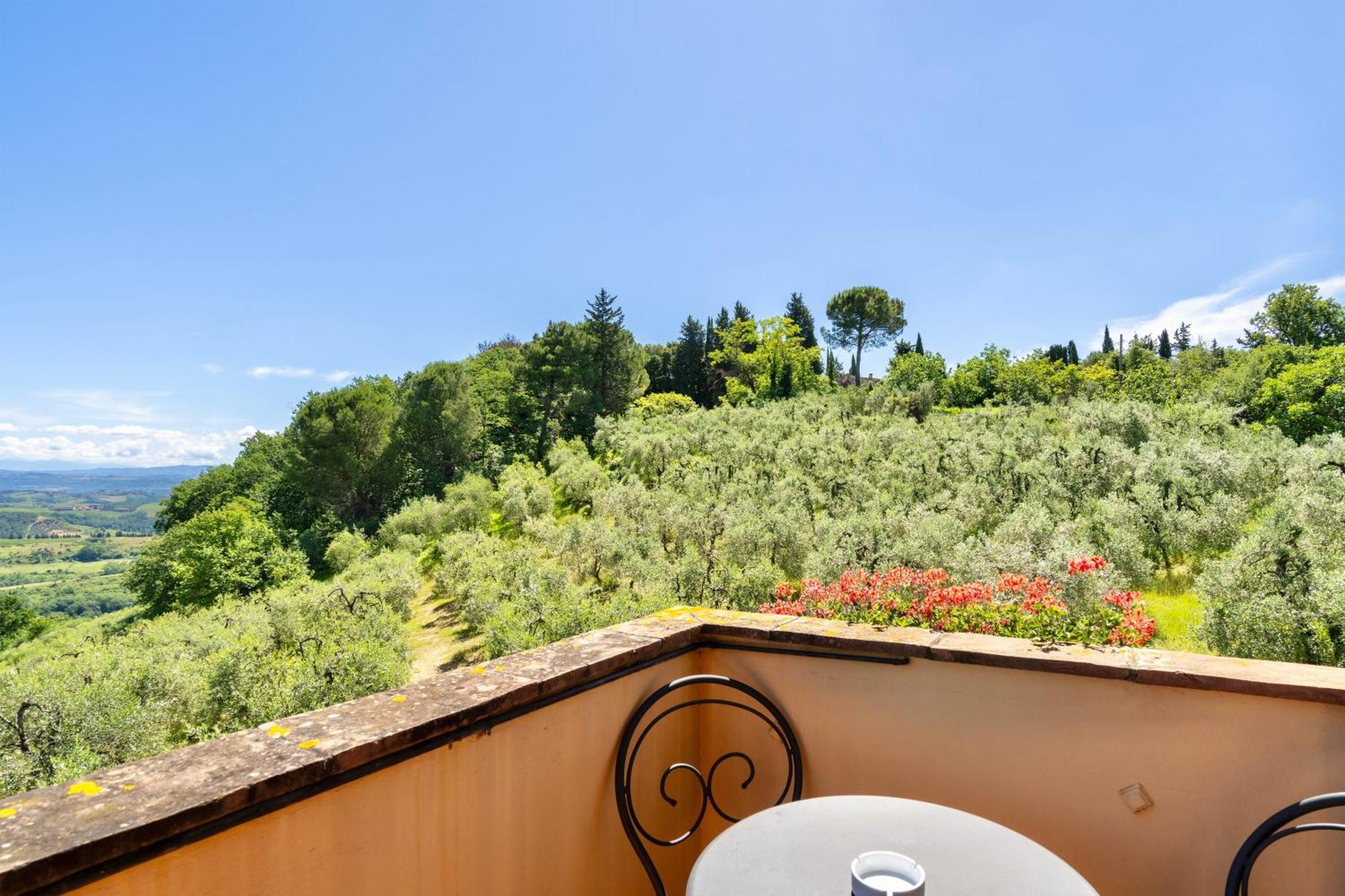 Aparthotel Casa Vacanze Con Piscina A San Gimignano Exterior foto